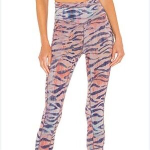 NWT // Free People (SOLD OUT) Beat the Heat Reversible Leggings // M